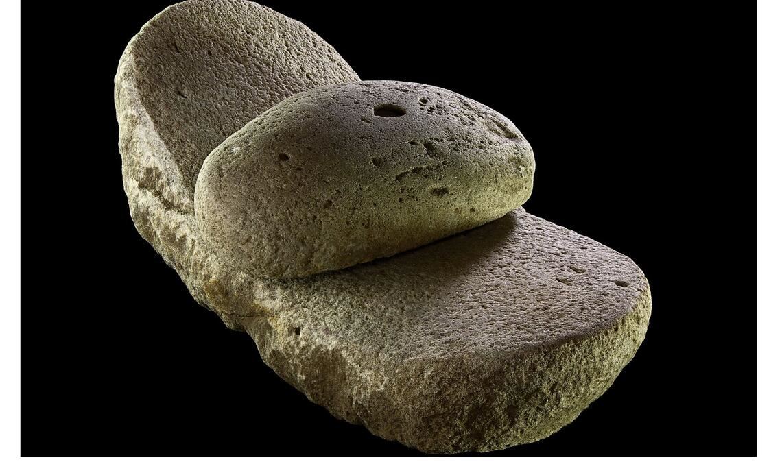 Reibsteine aus Goseck, zusammengehöriges Paar von Unterlieger und Läufer aus einer Deponierung.