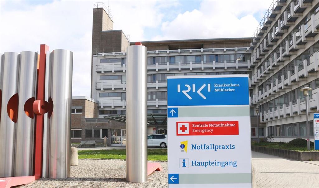 Rein äußerlich gut in Schuss, tatsächlich aber dringend sanierungsbedürftig: die Klinik in Mühlacker. Foto: Schüller