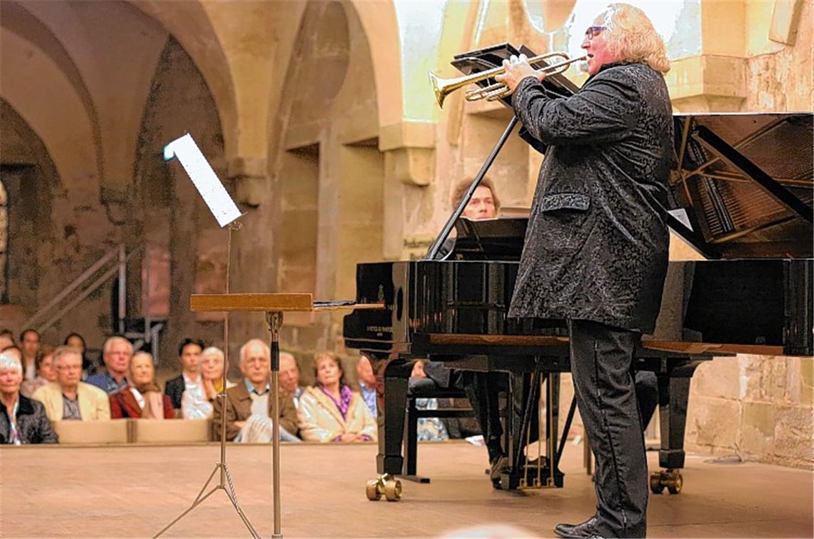Feinsinniger Dialog von Trompete und Klavier Feinsinniger Dialog von Trompete und Klavier