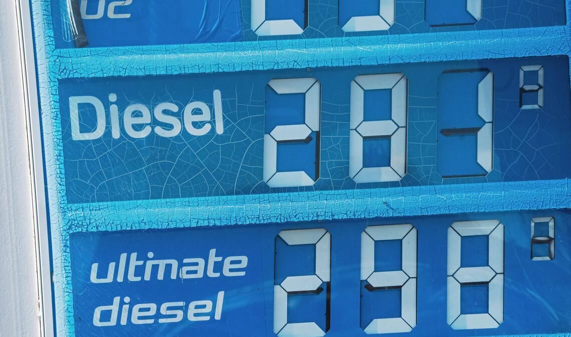 Rekordpreise an der Tankstelle lassen die Regierung nicht kalt.