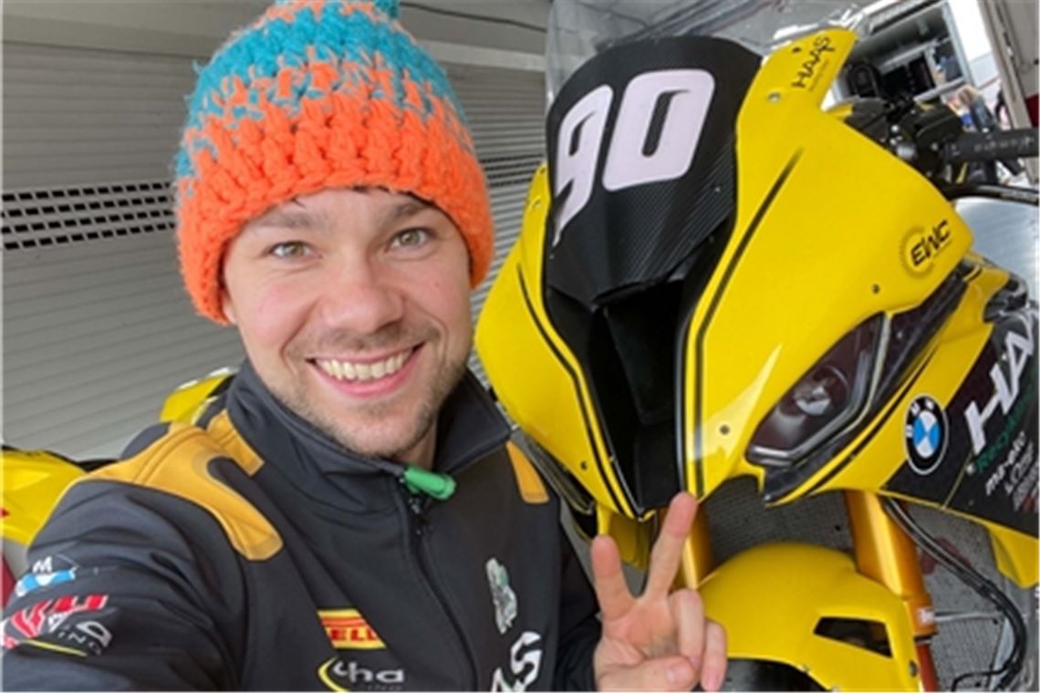 Zur Vorfreude mischen sich Materialsorgen Rennfahrer Dominik Vincon aus Knittlingen beim Test in Valencia. Foto: Vincon