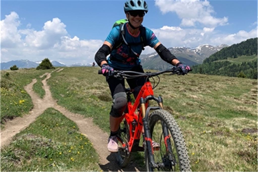 Reporterin Maren Recken aus Dürrmenz lernt beim Bike-Camp im alpinen Gelände Südtirols die Technik für Trails...