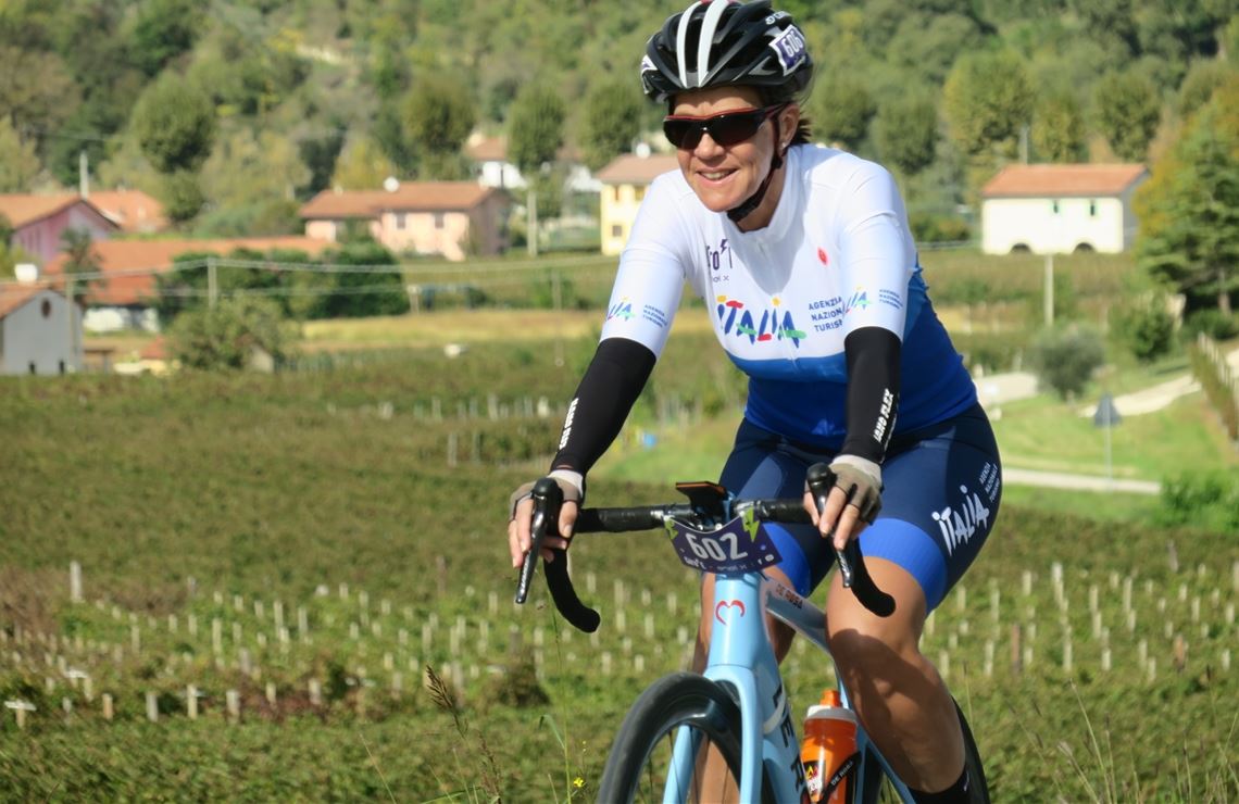 Reporterin Maren Recken aus Mühlacker genießt neben der Bewegung auch die Aussicht auf ihrer Fahrt beim Giro-E durch die Landschaften von Italien.Fotos: privat
