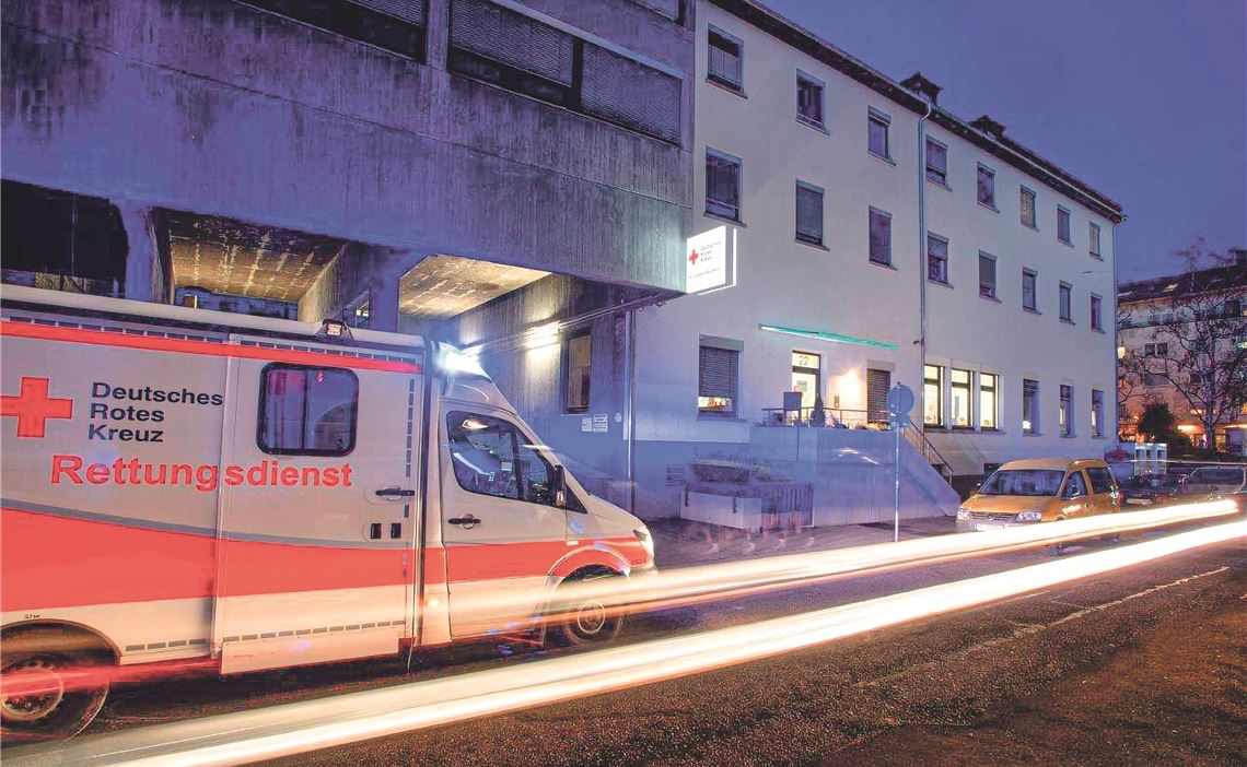 Rettungsdienst im Einsatz: Hilfsorganisationen wie das DRK sind extrem wichtig – und sollten nicht unter Corona-bedingtem Personalausfall leiden.Foto: DRK