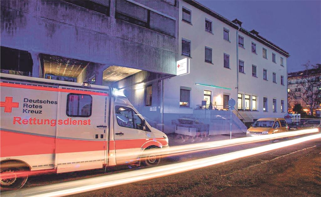 Rettungsdienst im Einsatz: Hilfsorganisationen wie das DRK sind extrem wichtig – und sollten nicht unter Corona-bedingtem Personalausfall leiden.Foto: DRK
