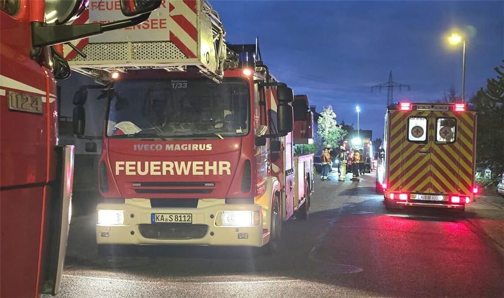 Rettungsdienst und Feuerwehr waren am Sonntagabend in Büchig im Einsatz.