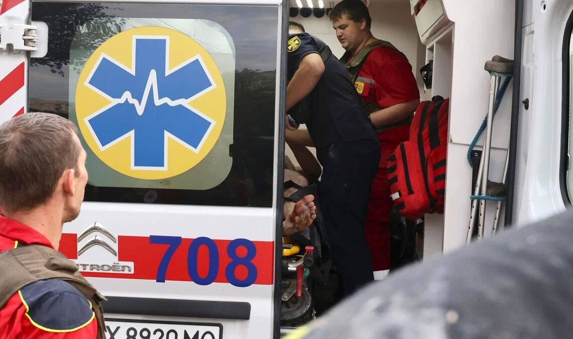 Rettungskräfte kümmerten sich um die Verletzten (Symbolbild).