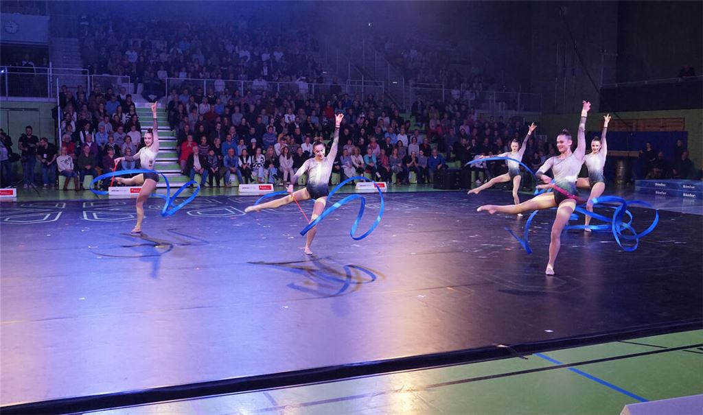 Rhythmische Sportgymnastik in Perfektion: nur einer von vielen Höhepunkten bei der „Nacht der Emotionen“ in Pforzheim. Fotos: Bastian