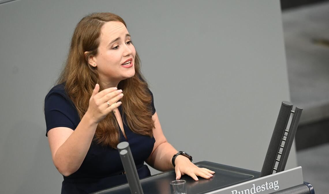 Ricarda Lang (Bündnis 90/die Grünen) ist eine der 50 prominenten Frauen, die den Brandbrief an Bundeskanzler Friedrich Merz unterschrieben haben.