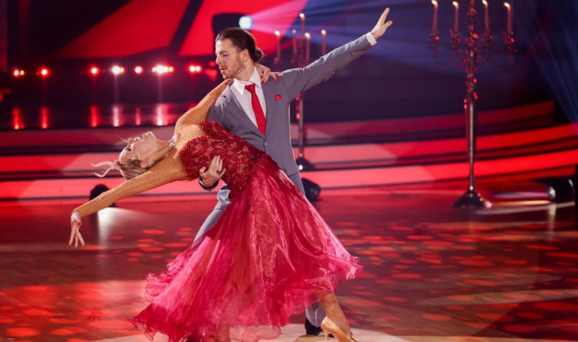 Riccardo Basile und Isabel Edvardsson,tanzen in der RTL-Tanzshow "Let's Dance" im Coloneum.