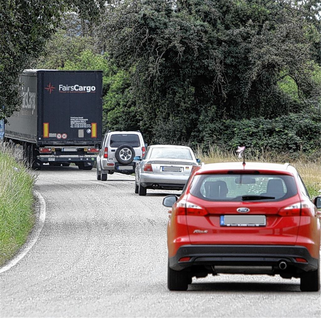 Richtung Roßwag rollt während der B10-Sperrung ein Teil des Ausweichverkehrs.