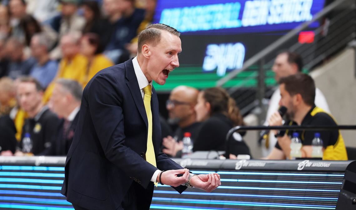 Riesen-Trainer Mikko Riipinen ist nicht zufrieden.