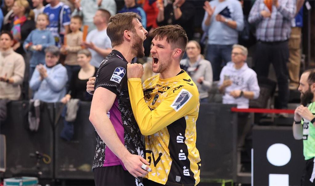 Riesenjubel bei Samuel Röthlisberger (li.) und Mateusz Kornecki nach dem Erfolg gegen Eisenach.