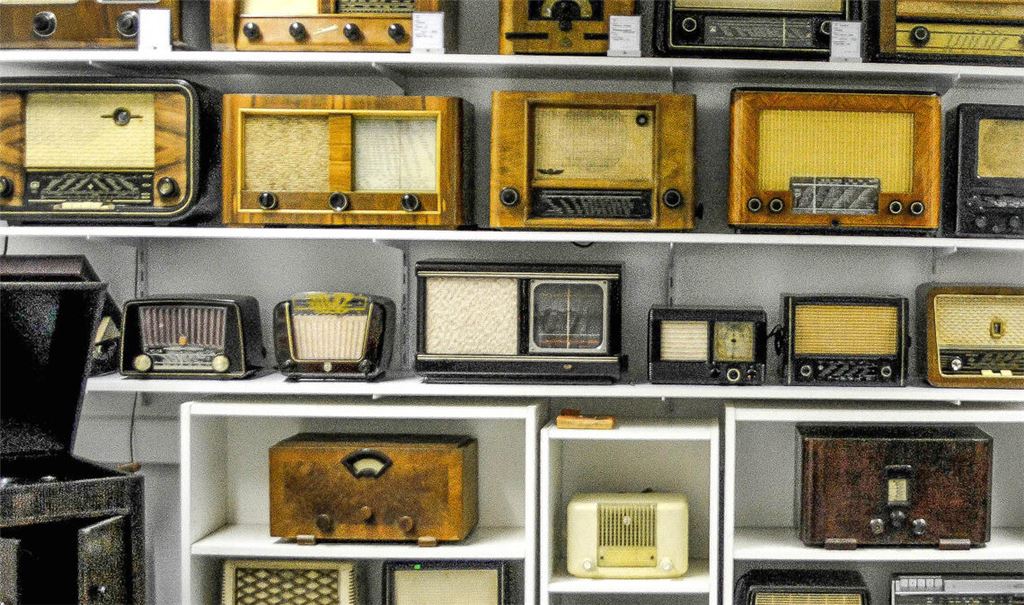 Riesige Vielfalt: An möglichen Ausstellungsstücken für ein Rundfunkmuseum auf dem Sendergelände fehlt es nicht. Weitere Raritäten werden noch angenommen. Fotos: Stahlfeld