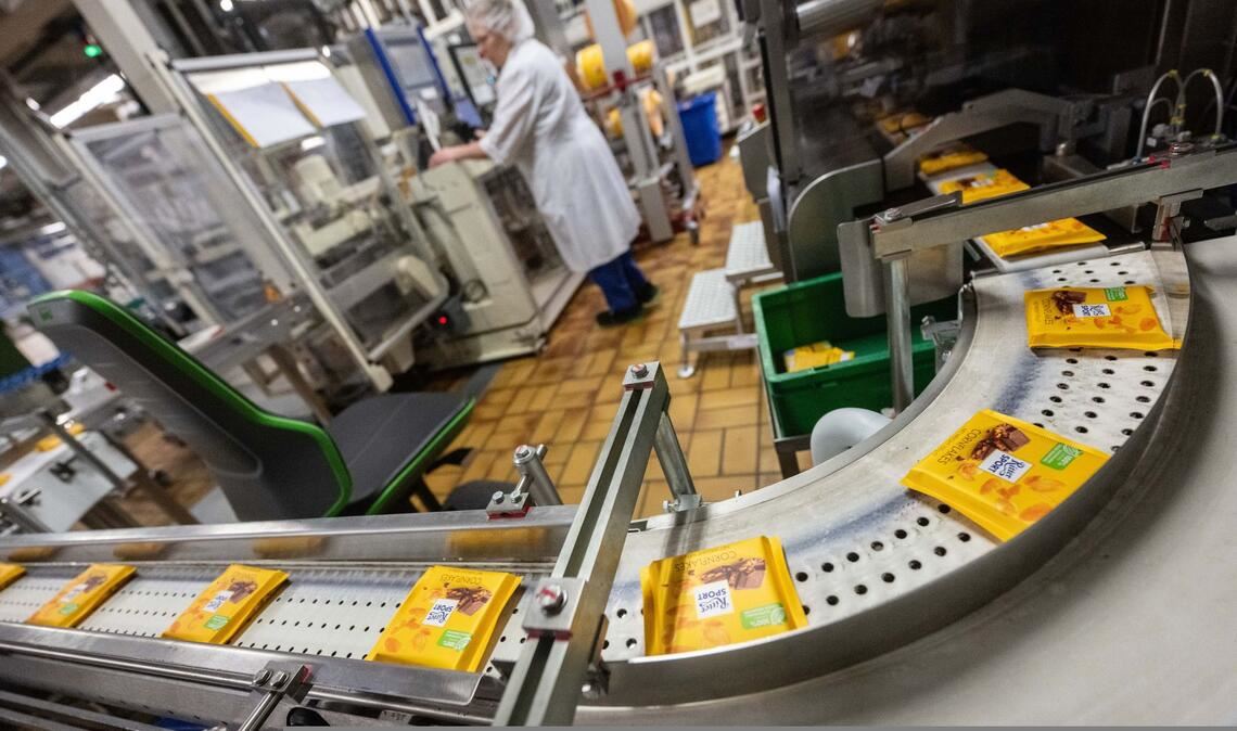 Ritter Sport hat seit kurzem leichtere Schokoladentafeln im Angebot. (Archivbild)