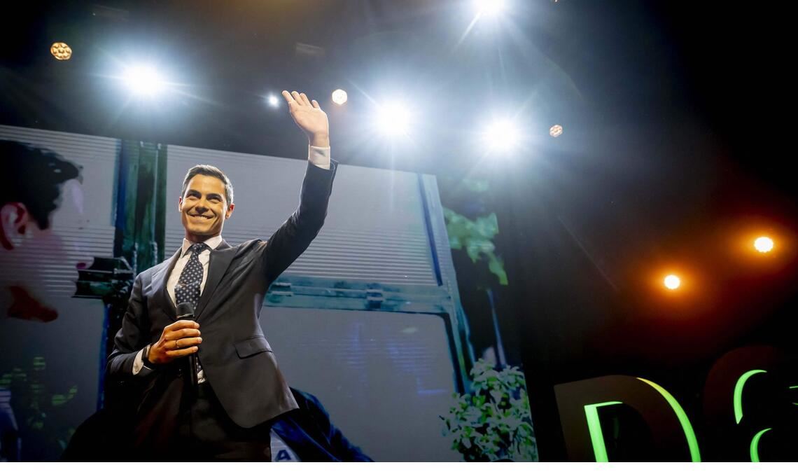 Rob Jetten, Chef der sozialliberalen Partei D66 hat nach ersten Prognosen die Wahl in den Niederlanden knapp gewonnen. Damit ist er wahrscheinlich der nächste Premier in Den Haag.