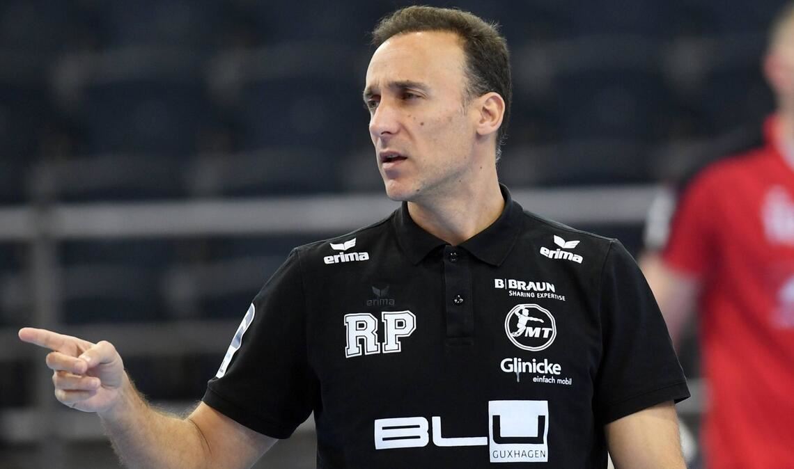 Roberto Garcia Parrondo (MT Melsungen, 45 Jahre alt): Roberto García Parrondo gewann als Spieler und Trainer die Champions League und führte Ägypten zu zwei Afrikameisterschaften. Seit 2021 formt er MT Melsungen zur Spitzenmannschaft der Bundesliga. Sein klares Ziel: die Hessen dauerhaft in Europa zu etablieren.