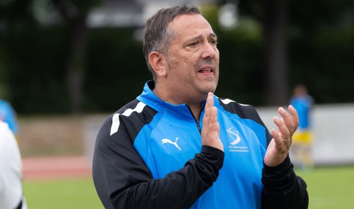 Roberto Raimondo freut sich über die Leistung seines Teams - vor allem in der zweiten Halbzeit.