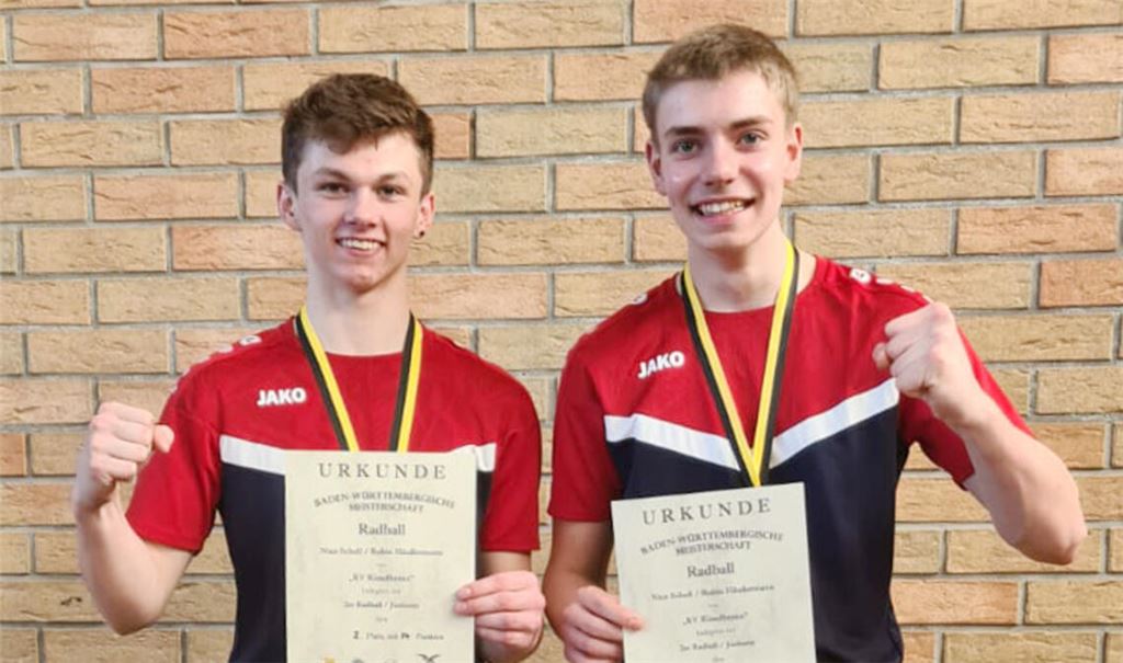 Robin Häußermann (li.) und Nico Scholl vom RSC Kieselbronn bei der Siegerehrung 