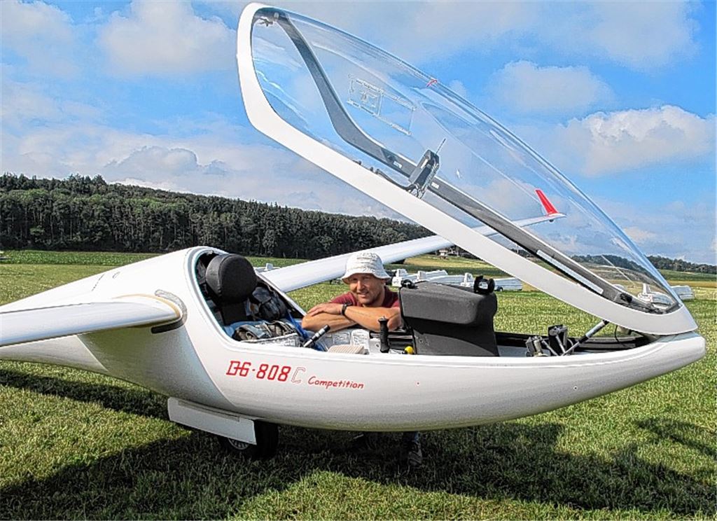 Roger von Bank mit seiner DG-808. Knapp über elf Stunden dauerte der bisher weiteste Streckensegelflug vom Hangensteiner Hof. Foto: privat