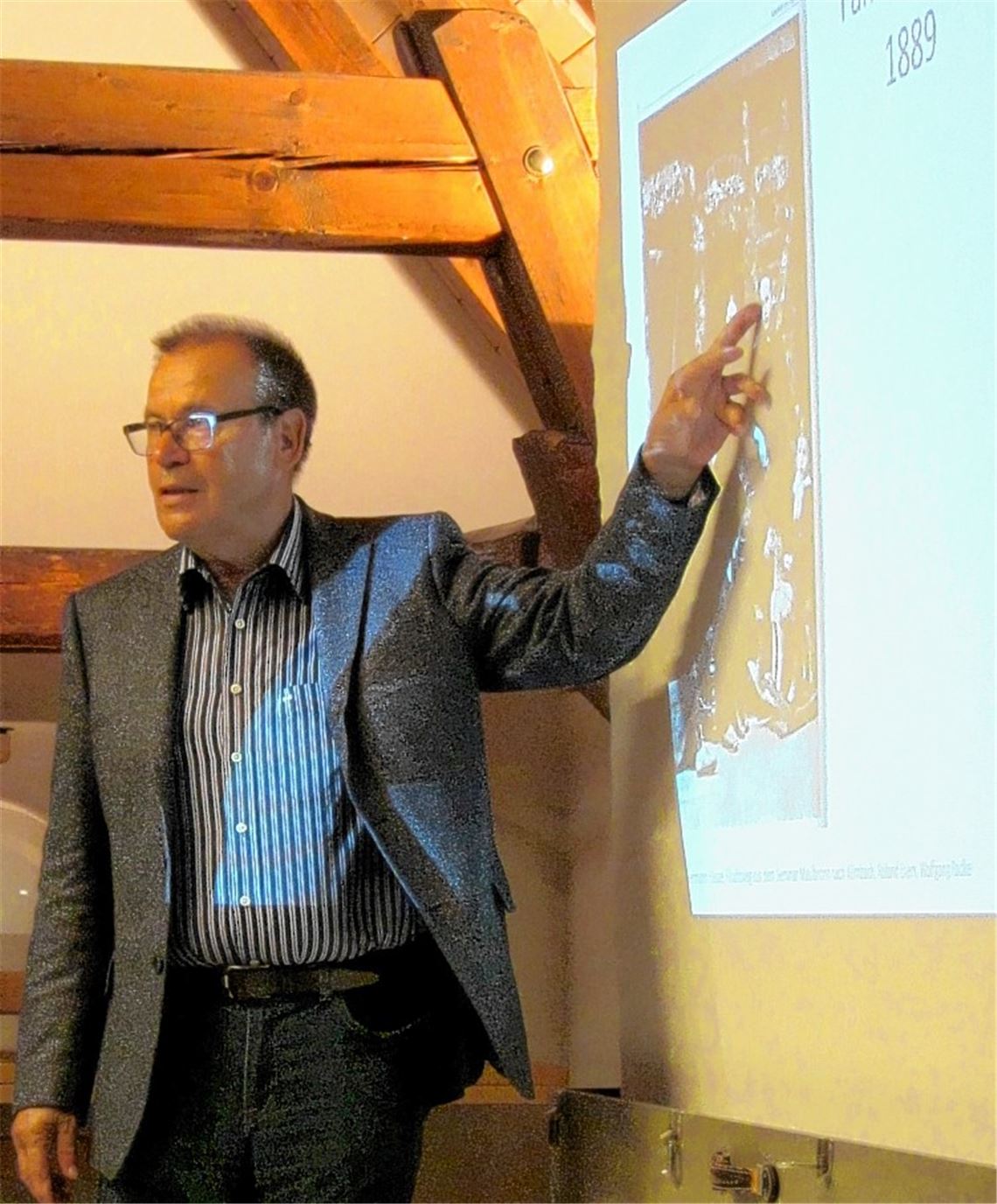 Roland Evers schildert das Leben Hermann Hesses im Seminar.