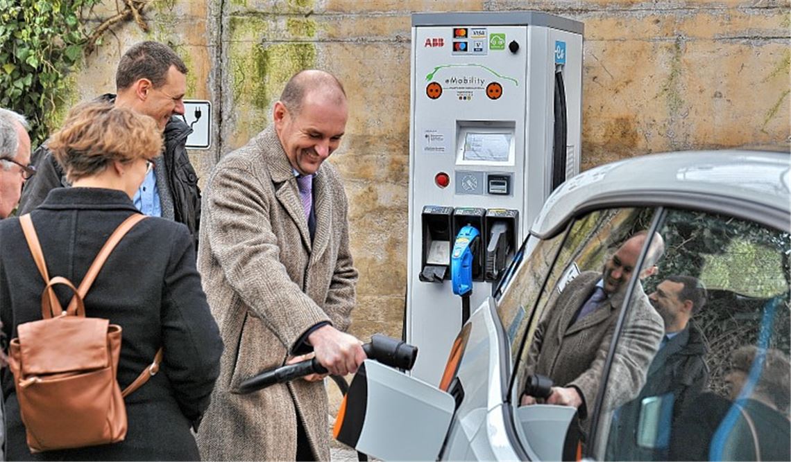 Ladesäule für eilige E-Auto-Fahrer