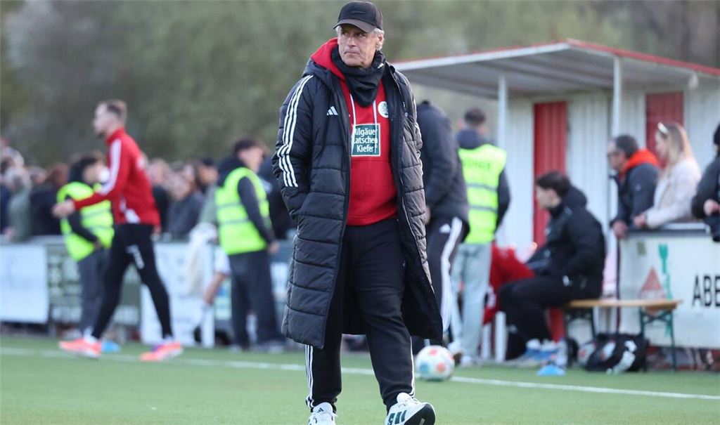 Roland Seitz kreuzt am 3. Mai mit dem FC 08 Homburg auf der Waldau auf.