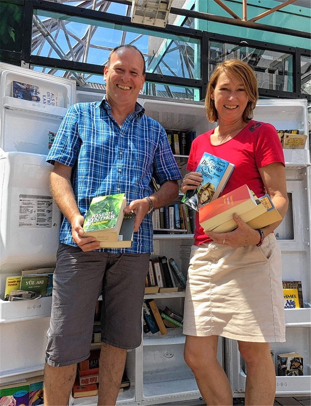 Bücher im Kühli suchen Betreuer