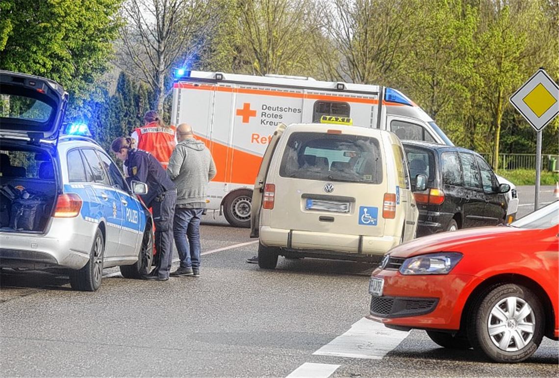 Roller-Fahrerin schwer verletzt