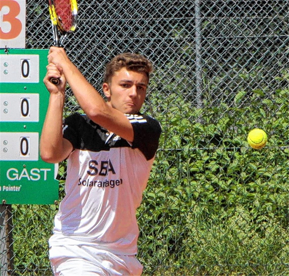 Ron Maulick gewinnt für Ötisheim im Einzel und Doppel, ohne dabei auch nur ein einziges Aufschlagspiel abzugeben.