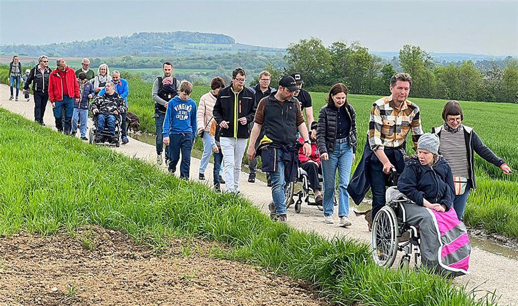 Rotary-Mitglieder und Menschen mit Handicaps sind gemeinsam auf Tour. Foto: privat
