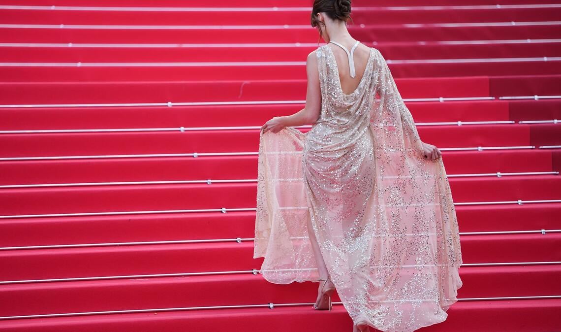 Rote Treppe in Cannes - Daisy Edgar Jones