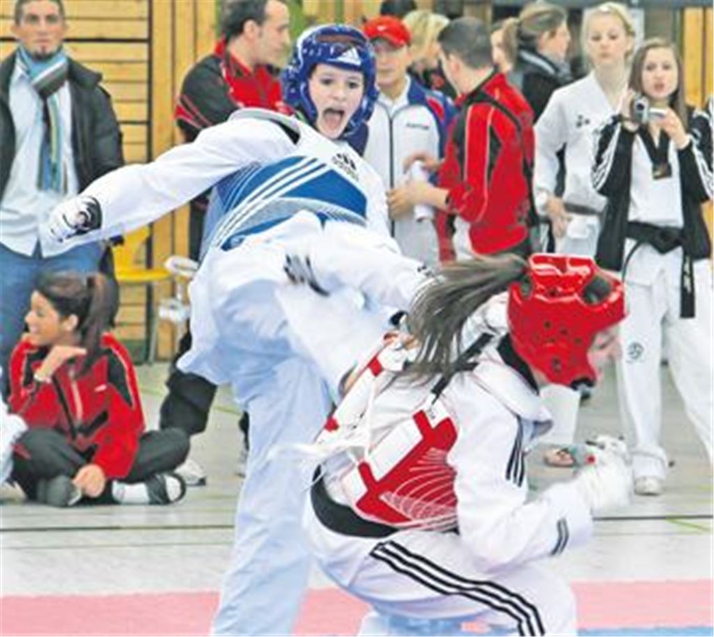 Roxana Nothaft (li.) hat schlagende Argumente  doch eine Weltmeisterschaft bei den Senioren käme noch zu früh. Foto: privat