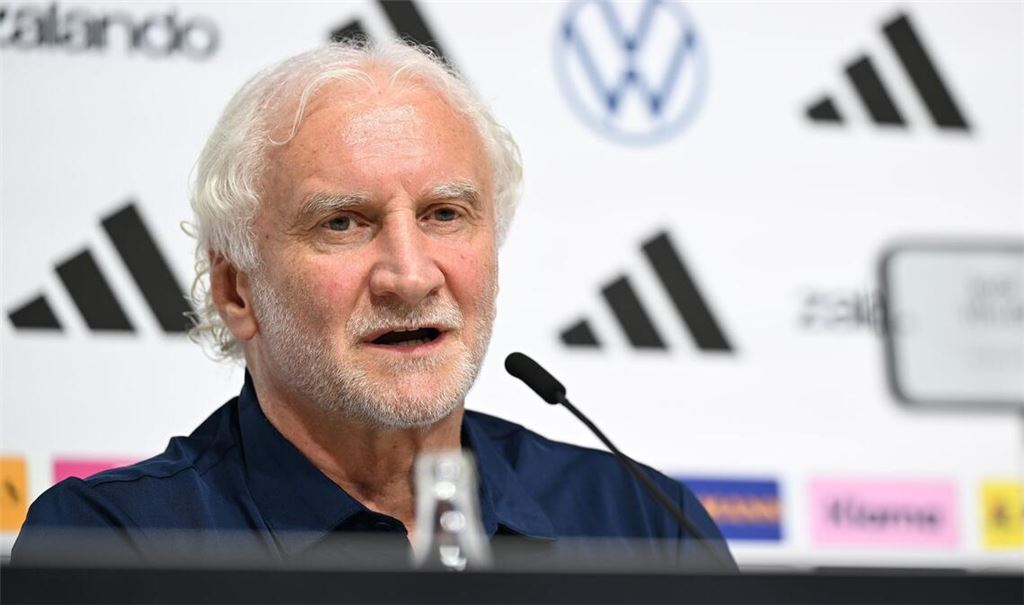 Rudi Völler: "Wir sind da, um eine Weltmeisterschaft zu spielen. Das geht vor."
