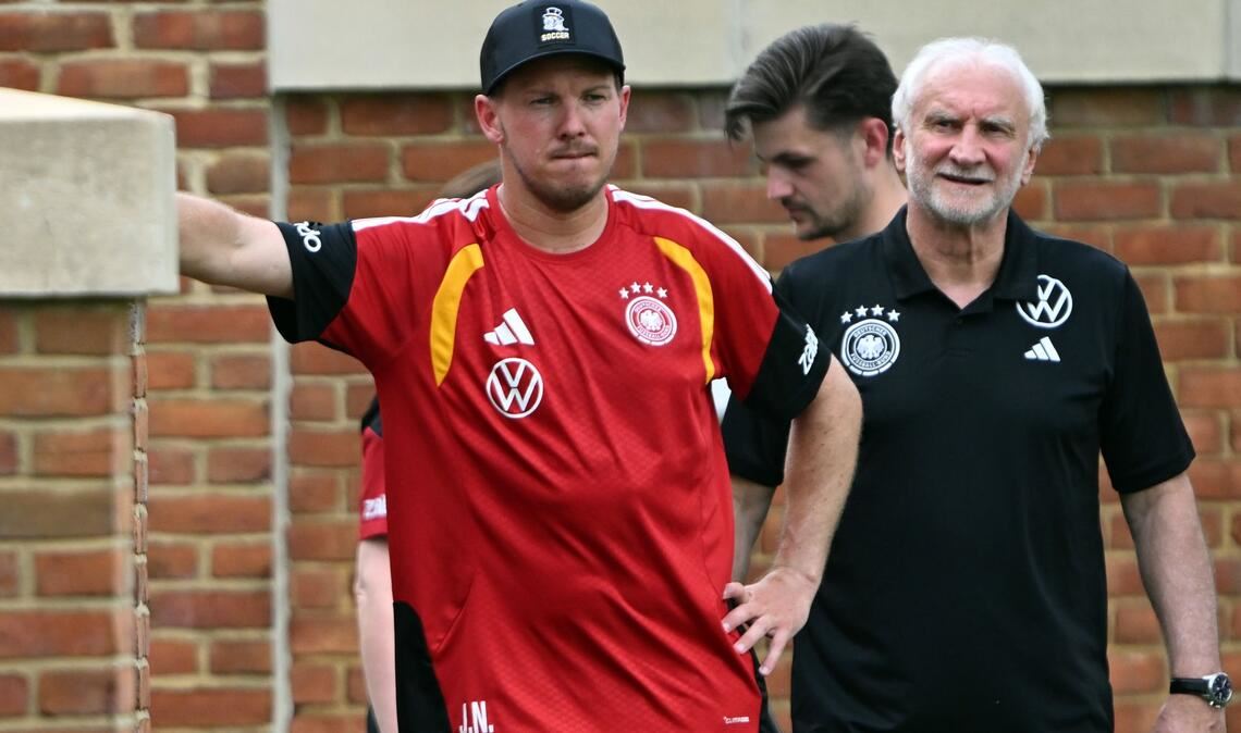 Rudi Völler steht Nagelsmann auch bei der WM zur Seite.