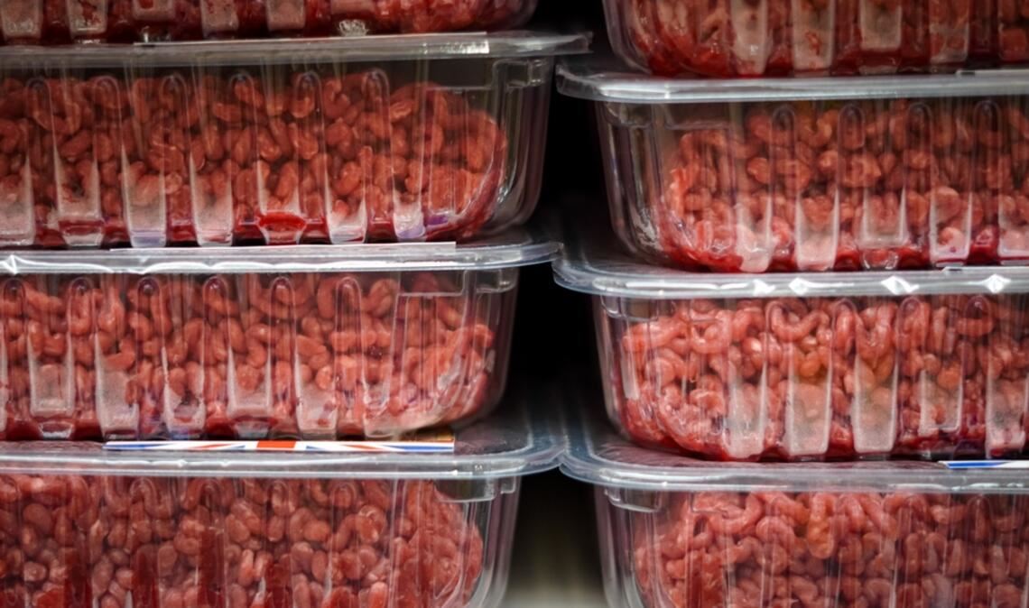 Rückruf bei Netto: Putenhackfleisch wegen Salmonellen aus dem Verkehr gezogen. Erfahren Sie, welche Charge betroffen ist und was Verbraucher jetzt tun sollten.