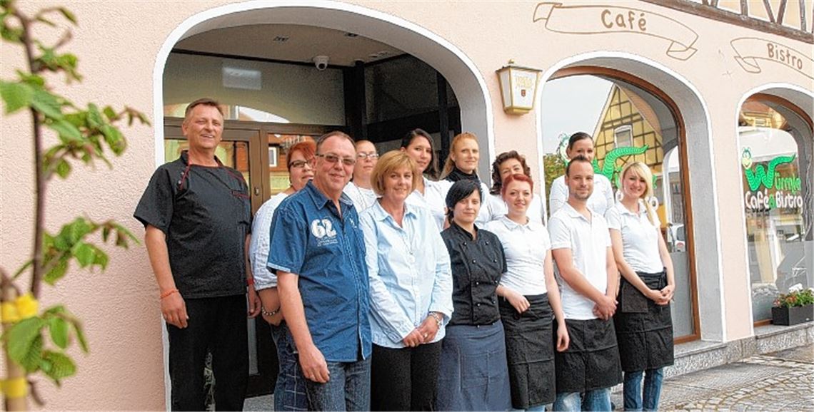 Rüdiger und Ulrike Zosel (vorn v. li.) mit ihrem Team. Foto: Appich