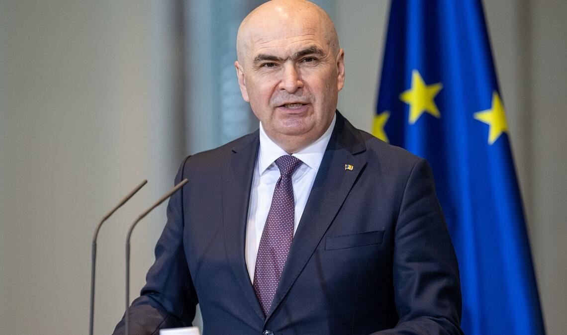 Rumäniens bürgerlich-liberaler Ministerpräsident Ilie Bolojan ist von der sozialdemokratischen und rechtsextremen Opposition wegen seiner Reformpolitik durch ein Misstrauensvorum im Parlament abgesetzt worden.