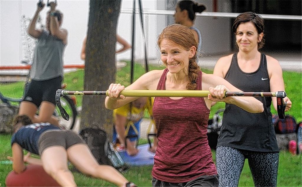 Ein Fitnessstudio auf der grünen Wiese