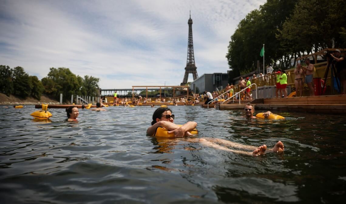 100.000 Menschen sind in Paris in die Seine gesprungen Rund 100.000 Menschen haben die neuen Freibäder in der Seine in Paris genutzt (Archivbild).