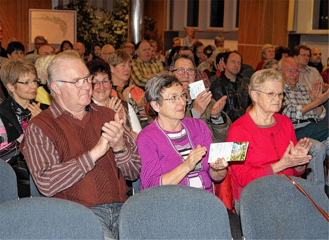 Rund 150 Besucher interessieren sich für konkreter werdende Informationen zur Gartenschau „Enzgärten 2015“.