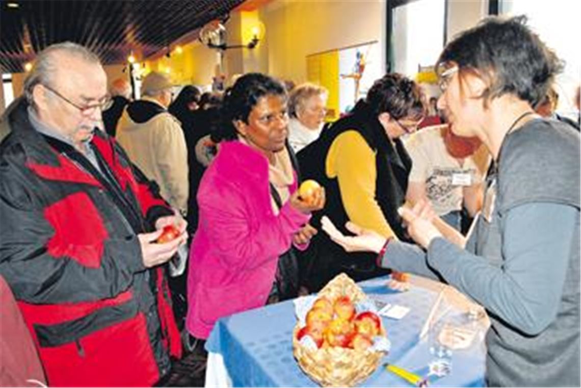 Rund 1500 Besucher informieren sich beim Diabetestag im Mühlacker Mühlehof. Ein Thema ist die bewusste Ernährung. Experten geben Tipps. Foto: Stahlfeld