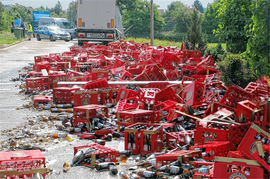 Bierlaster verliert kostbare Fracht