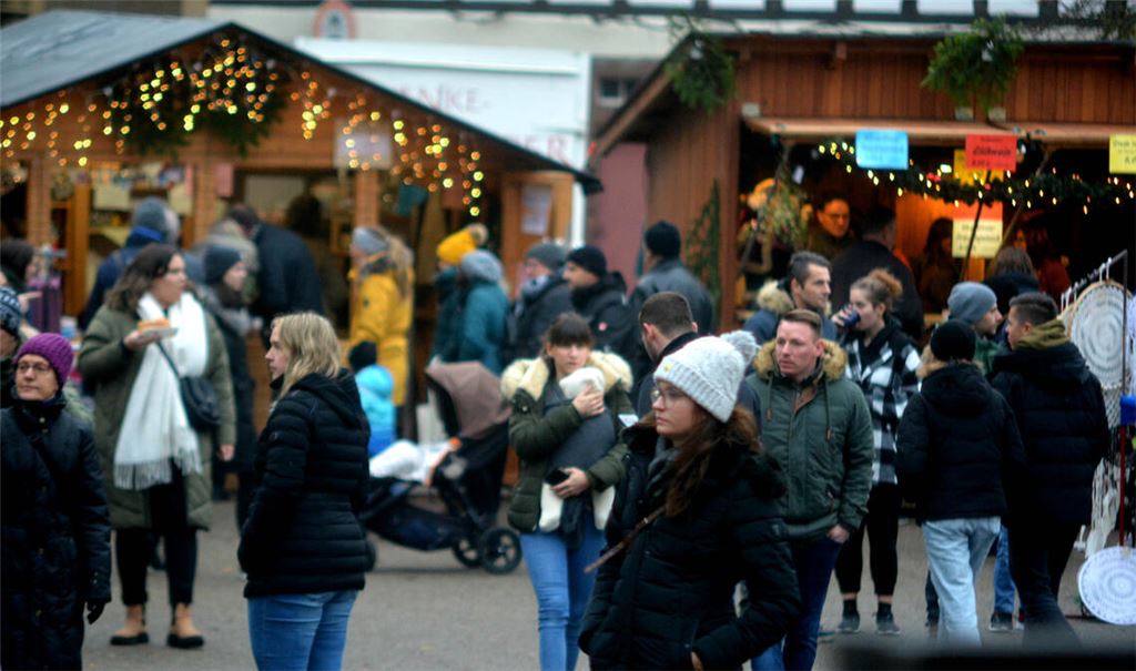 Rund 30000 Menschen besuchen den Markt im Klosterhof, der in den vergangenen beiden Jahren abgesagt werden musste. Fotos: Stahlfeld