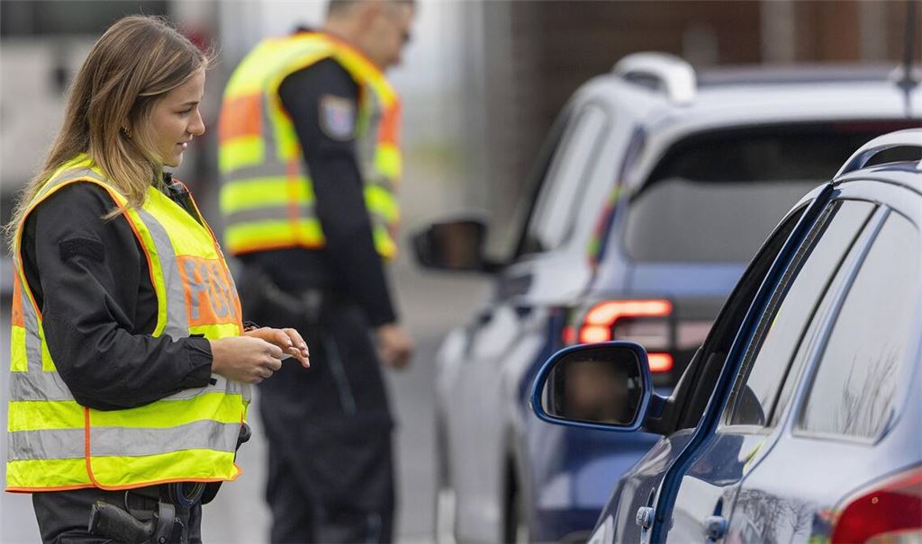 Rund 31 Kilogramm mutmaßliches Marihuana soll ein Mann bei seiner Einreise aus der Schweiz nach Deutschland im Auto dabeigehabt haben (Symbolfoto).