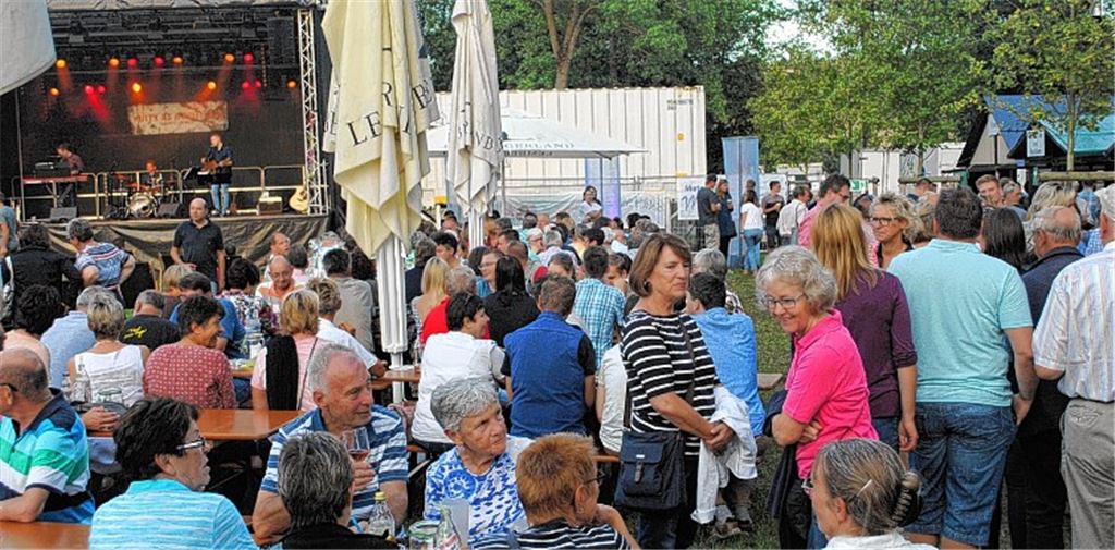 Gäste genießen Abend mit allen Sinnen