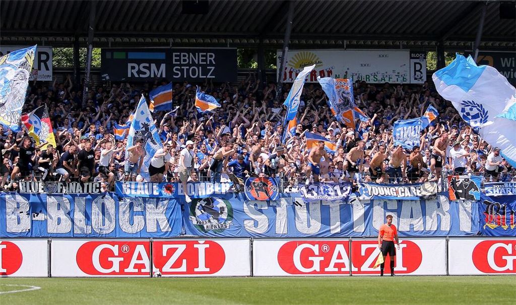 Rund 50 aktive Fans der Stuttgarter Kickers fuhren am Sonntag wieder nach Hause. (Archivbild)