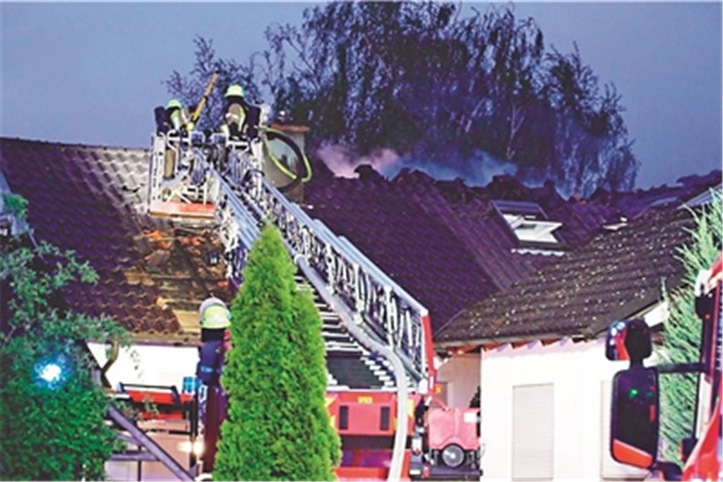 Rund 500000 Euro beträgt der Schaden, der an dem nun unbewohnbaren Gebäude im Talweg entstanden ist. Foto: Recken