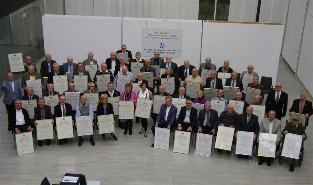 Rund 60 Jubilare sind am Montagnachmittag im Volksbankhaus Pforzheim mit dem Goldenen und dem Diamantenen Meistertitel ausgezeichnet worden. Fotos: Friedrich