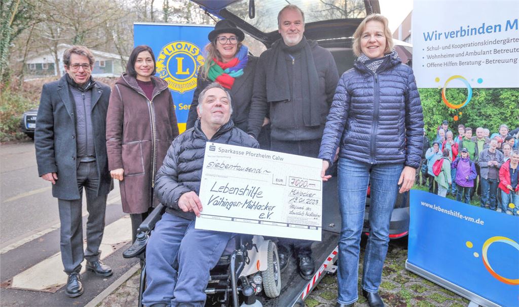 Rund 7000 Euro sind aus dem Erlös der Adventskalender-Aktion beim Lions Club Mühlacker zusammengekommen. Das Geld geht an die Lebenshilfe. Foto: Wewoda